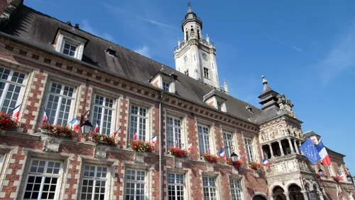 Un écran géant installé à Hesdin pour suivre les résultats du...