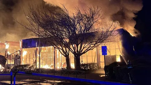 Un violent incendie détruit un gymnase à Douai