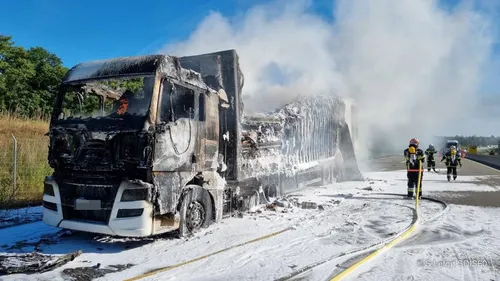 Oise : poids lourd entièrement détruit par un incendie sur la RN2 