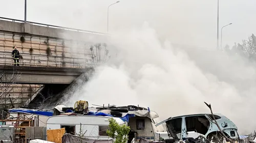 Incendie : une quinzaine de caravanes en feu près de l'ancien site...