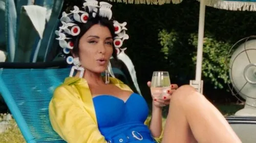 Clip "Sauve qui aime" : Jenifer est de retour !