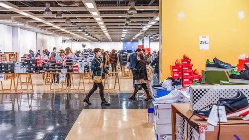 Liévin : une grande vente de vêtements et de chaussures à petits prix