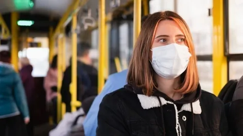 Face à la reprise du covid, Elisabeth Borne appelle à porter le...