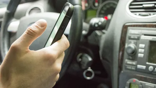 80% des automobilistes français utilisent leur téléphone au volant