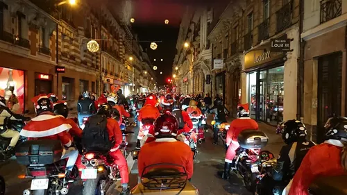 LES PÈRES NOËL DE RETOUR EN MOTO DANS LES RUES DE TOULOUSE