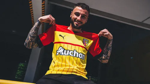RC Lens : le club dévoile le nouveau maillot pour les matchs à...