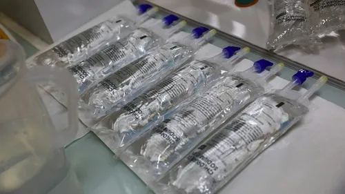  Les laboratoires pharmaceutiques français Aguettant et Delpharm...