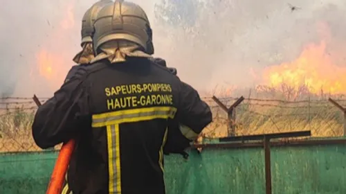Un incendie menace un camping à Toulouse