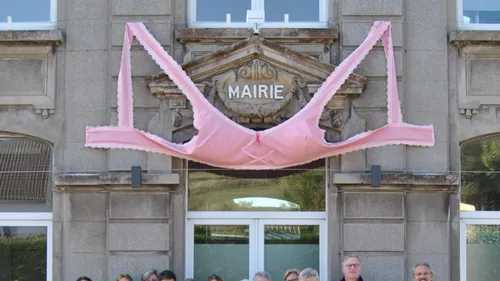 Baincthun : le club de couture a confectionné un soutien-gorge de...
