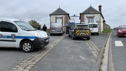 Macabre découverte près d'un cimetière .