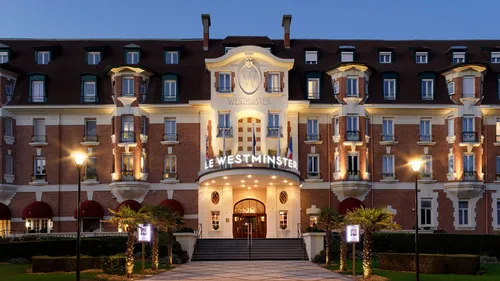 Emploi : des postes à pourvoir à l'hôtel Barrière Le Westminster au...