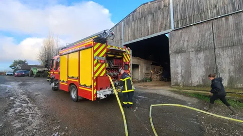  Wimille : un incendie touche un hangar agricole, une trentaine de...