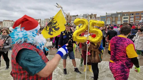 Un bain des Givrés record à Dunkerque