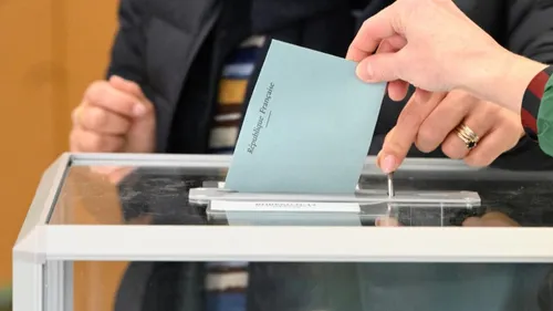 Législatives 2024 : A 17h, forte mobilisation dans le Nord et le...