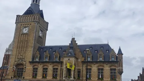 Bailleul : l'histoire assez incroyable du beffroi reconstruit...