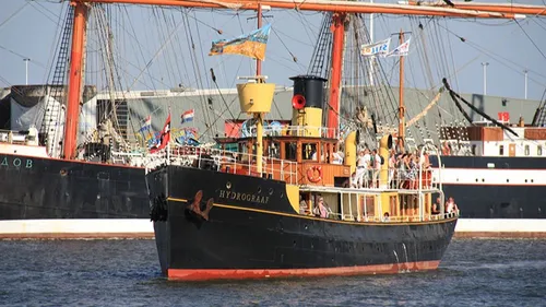 Découvrez le port de Dunkerque en bateau à vapeur !