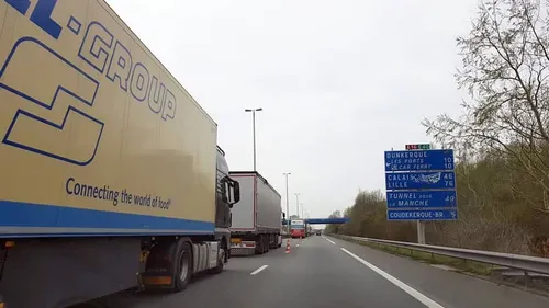 Trois véhicules impliqués dans un accident sur l'A16 à hauteur de...