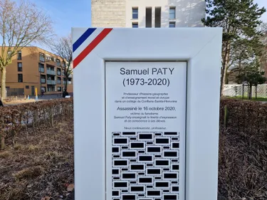 Une stèle en hommage à Samuel Paty dévoilée devant la B!B de Dunkerque