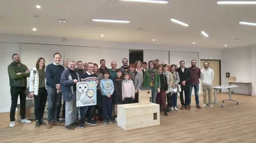 Une quarantaine de nichoirs remis à des habitants de Flandre...