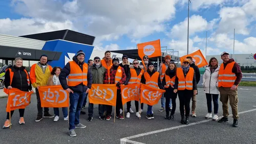 Grève du personnel à terre chez DFDS, au Terminal Ferry de...