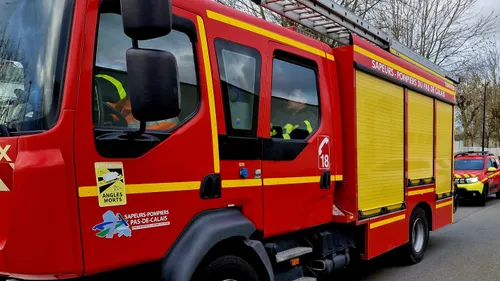 Calais : dégagement de flammes et beaucoup de fumée boulevard de...