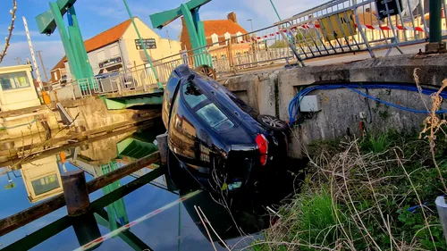 Coulogne : une voiture dans le canal,  le conducteur introuvable