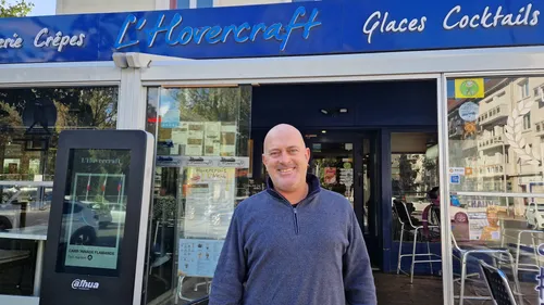 À Calais, l'Hovercraft lance le "Chauve-Day" pour la Journée...