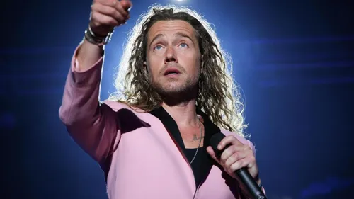 Julien Doré en larmes à l’Accor Arena !