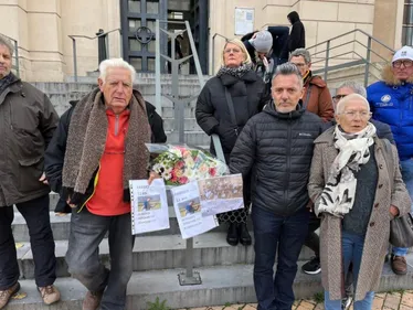 Un rassemblement devant le tribunal de Dunkerque, 12 ans après la...
