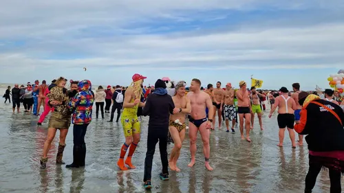 Côte d'Opale : des milliers de givrés s'offrent un bain glacé pour...