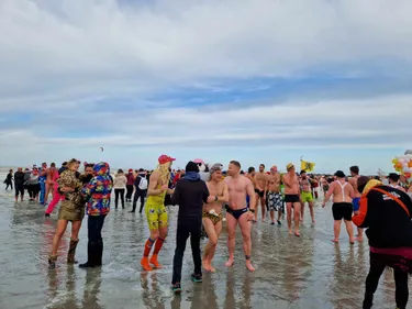 Côte d'Opale : des milliers de givrés s'offrent un bain glacé pour...
