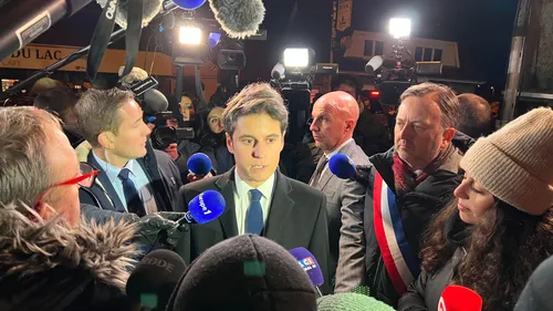 Inondations : "On est avec vous", les premiers mots du Premier...