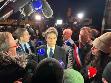 Inondations : "On est avec vous", les premiers mots du Premier...