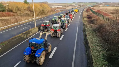 Les agriculteurs en route vers Paris, mais aussi mobilisés dans la...