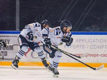 Hockey-sur-glace : Il faudra en passer par une belle entre...