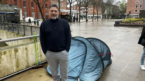 Un médecin grande-synthois entame une grève de la faim place Jean Bart