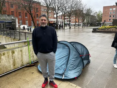 Un médecin grande-synthois entame une grève de la faim place Jean Bart
