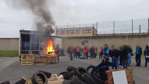 Longuenesse : une soixantaine d'agents mobilisés devant la prison...