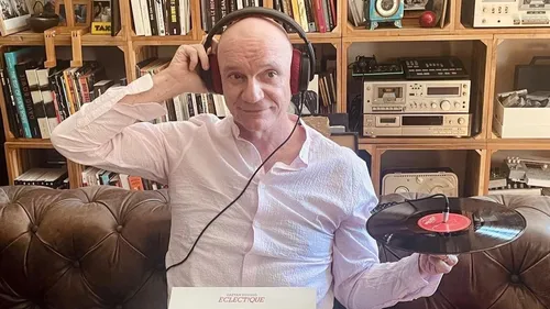 Découvrez le son tout neuf de Gaëtan Roussel " Ma totalité"