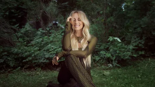 Nouvelle ère pop pour Lara Fabian : découvrez "Je veux danser"