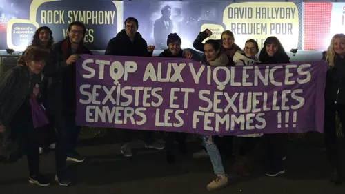 Saint-Omer : le collectif féministe audomarois sur la place Foch...