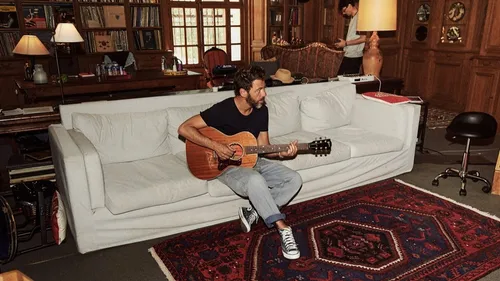 “J’avouuuue” : le comeback viral de Christophe Maé