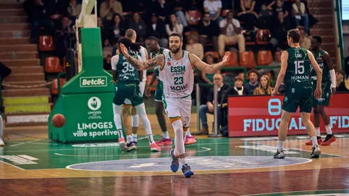 L'ESSM qui ne meurt jamais, le SCRA toujours aussi fort en...