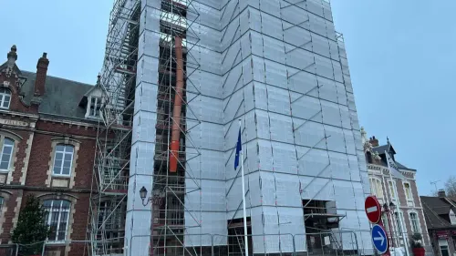 Arques : la façade de la mairie infestée par le mérule