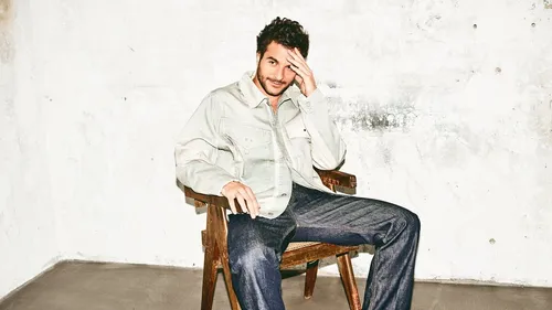 Amir : “À l’imparfaite”, le retour en musique