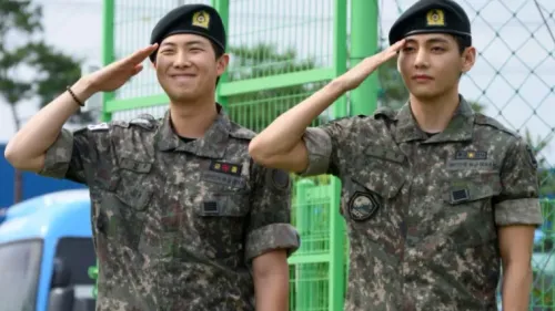  Deux membres du groupe BTS ont fini leur service militaire