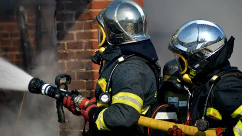 Incendie de garages en soirée à Calais : une personne hospitalisée 