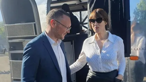 Monica Bellucci et la petite-fille d'Elvis Presley en tournage... à...