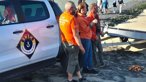 Berck : une femme et son chien piégés par la marée montante