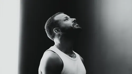 “Pour que tu restes” : PETiTOM touche en plein cœur